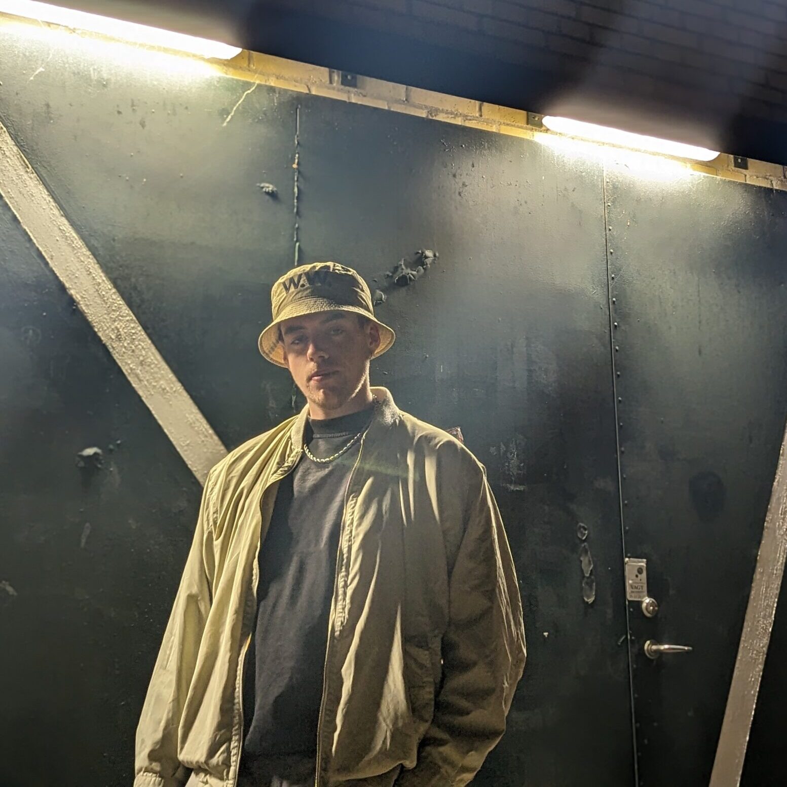 PXL_20240501_224413751.PORTRAIT